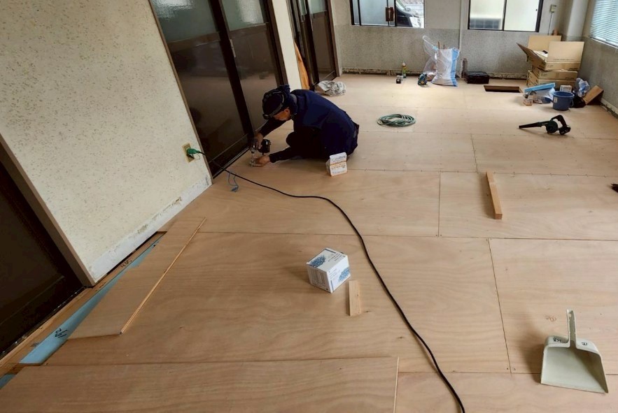 筆工房の床を改修させていただきました!