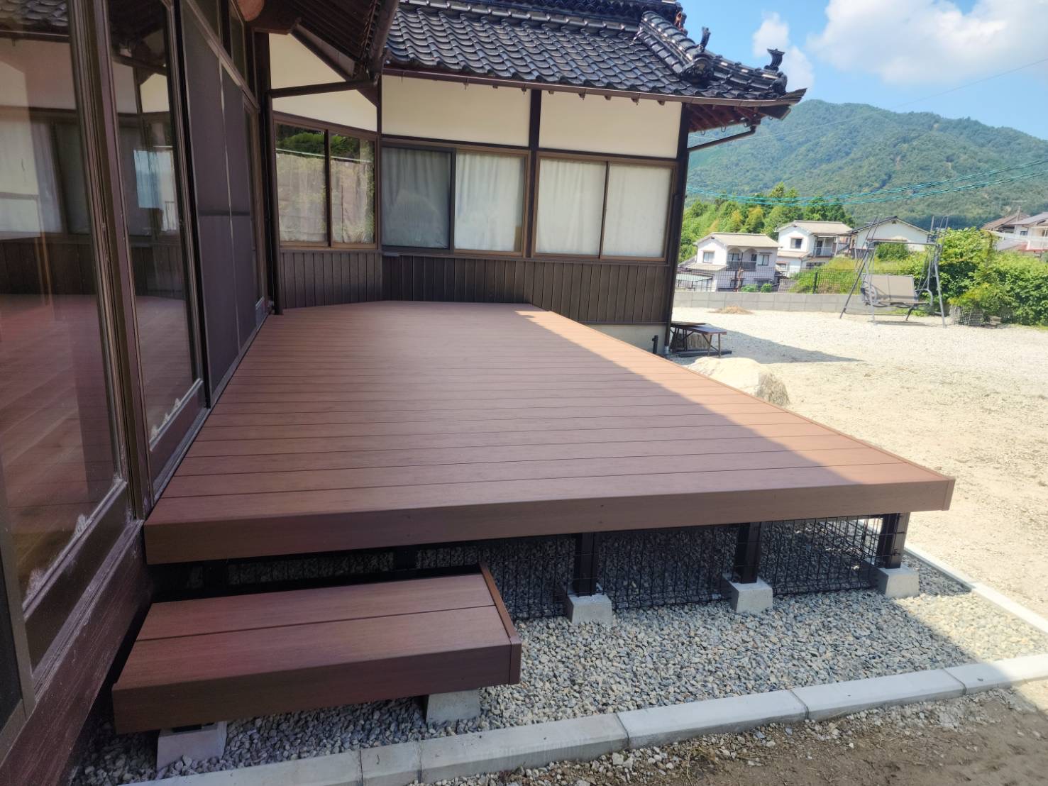 ウッドデッキは木にする?樹脂にする?